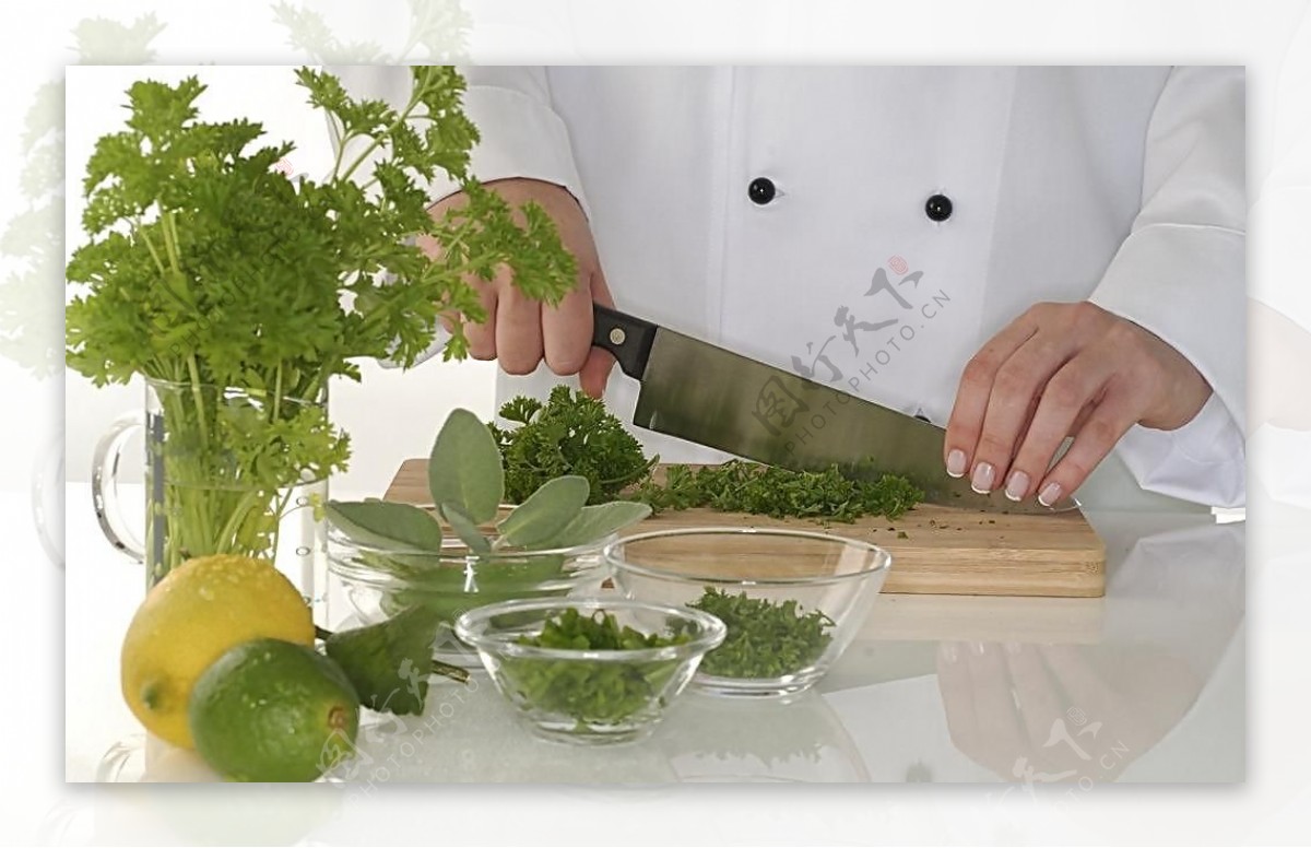 厨师切菜切蔬菜图片