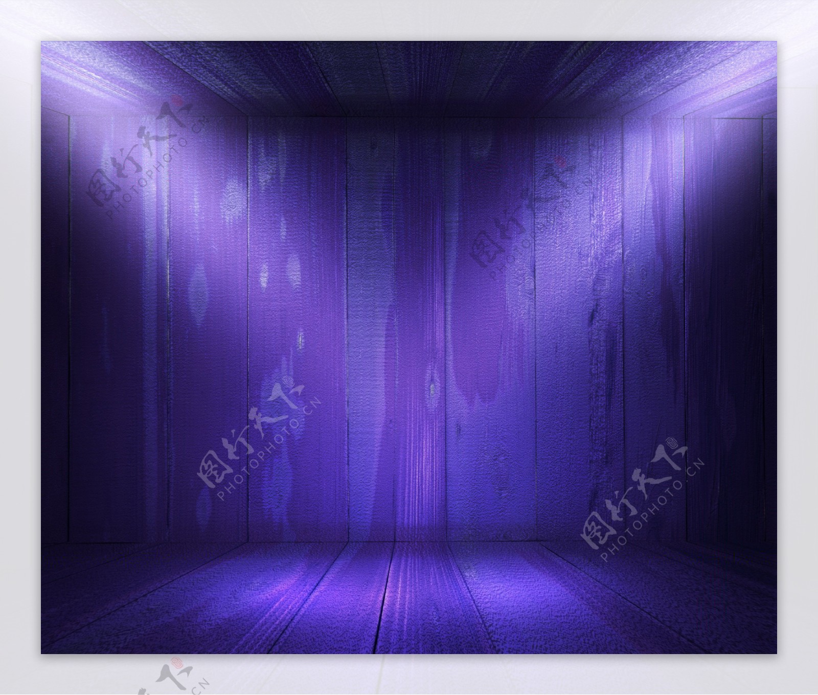 木制的聚光灯室紫色背景