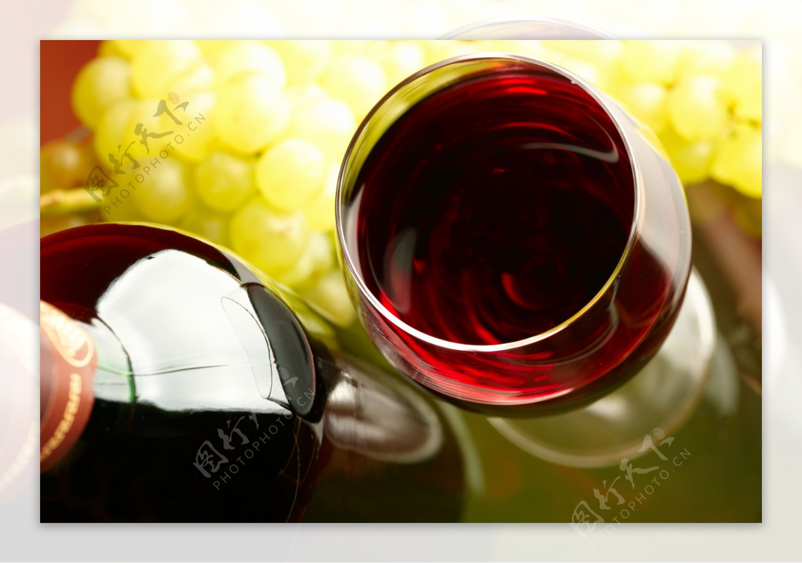 高清红酒与葡萄
