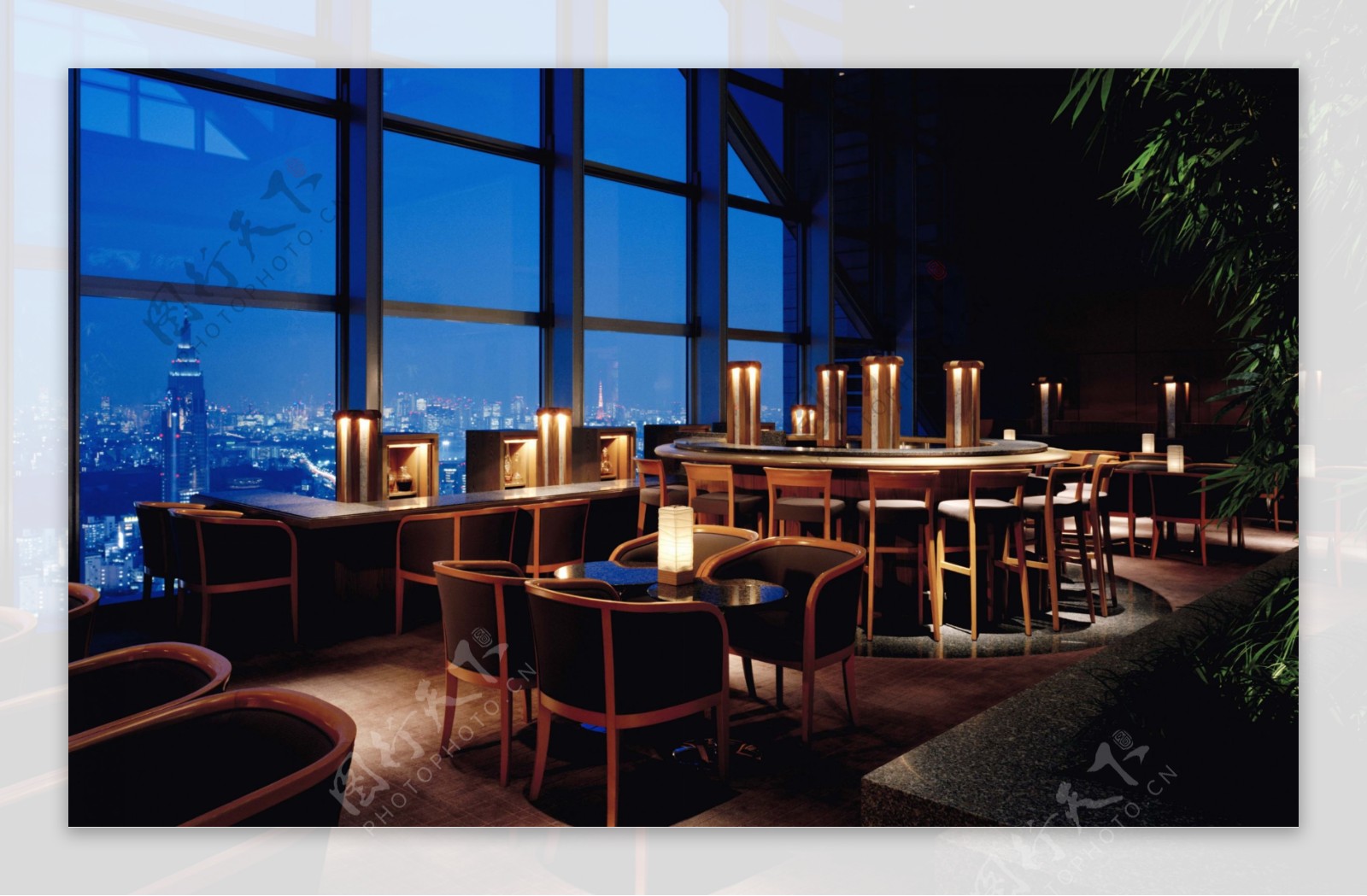 摩天大楼的酒吧图片