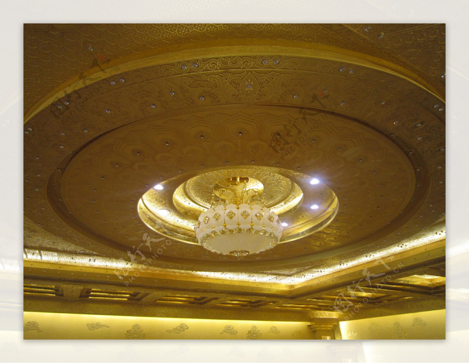 家中佛堂吊顶装饰实景图金色系图片