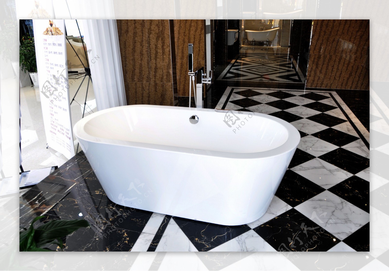 简约现代风格的浴缸图片