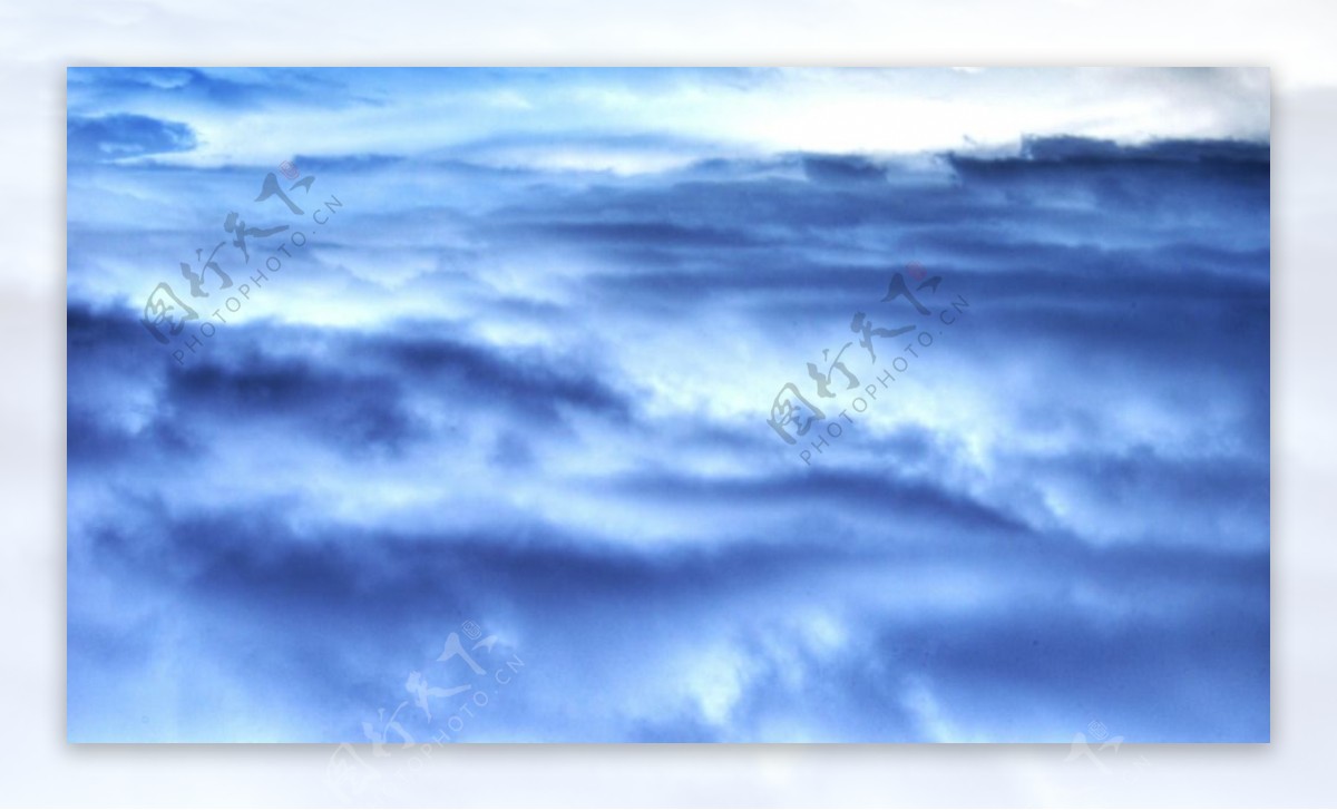 美丽壮观的蓝色云海摄影素材