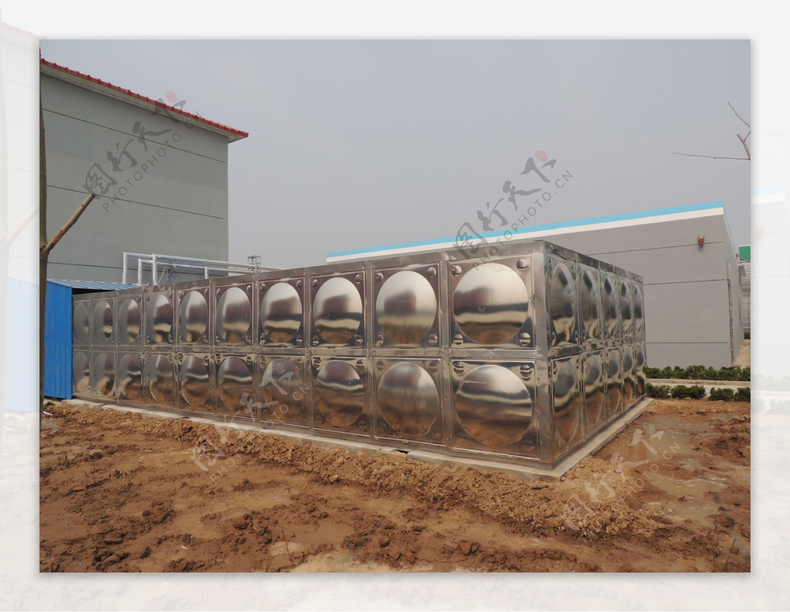 太阳能工程水箱图片