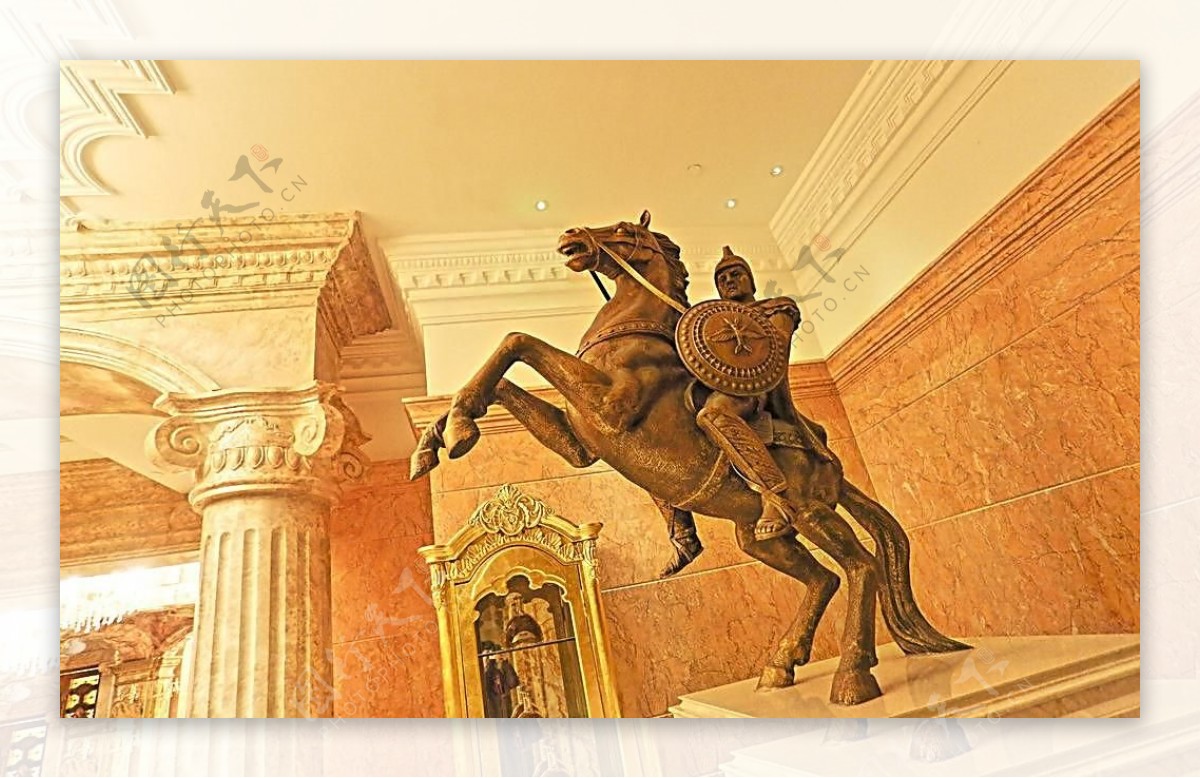 罗马骑兵铜像图片