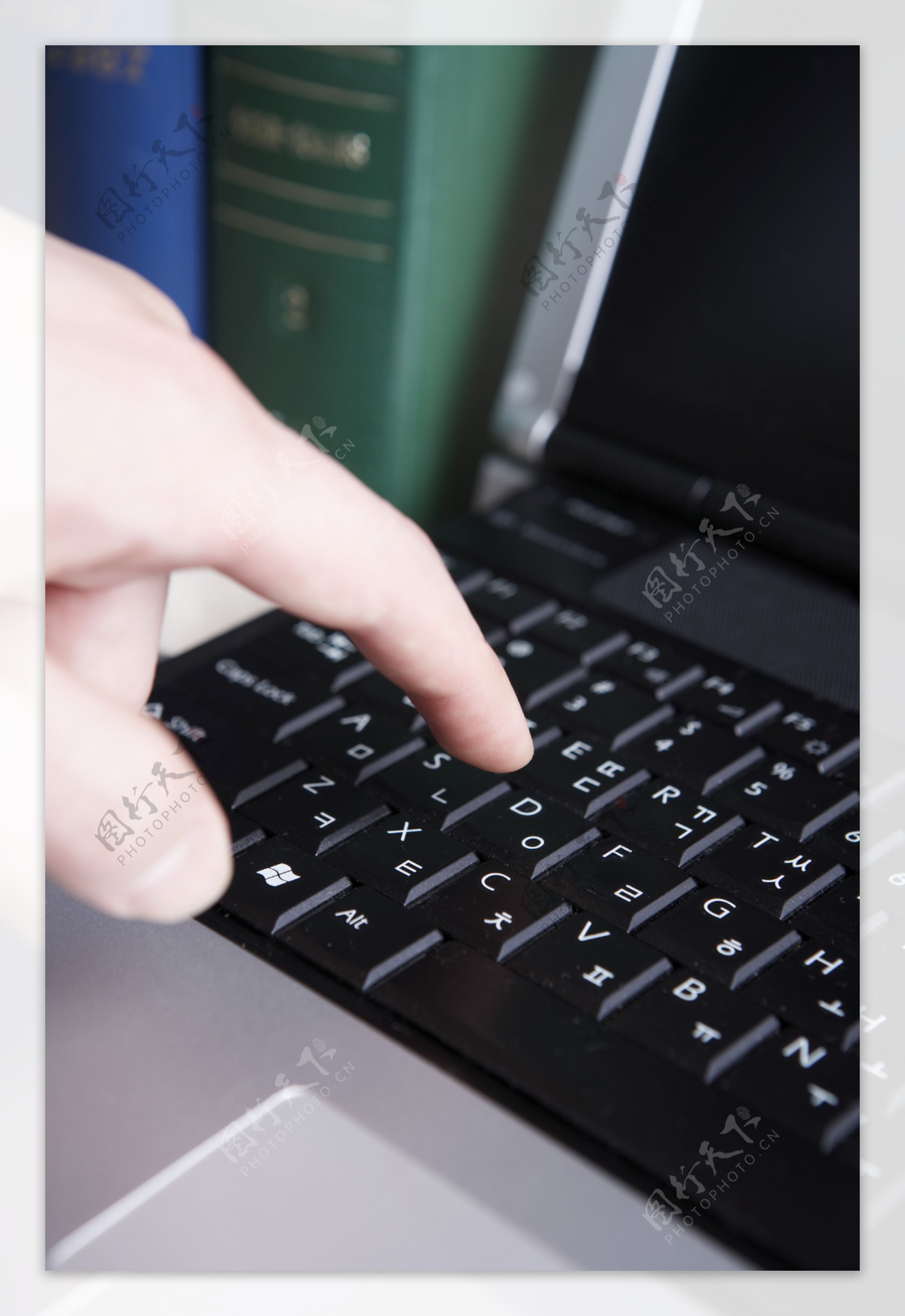 键盘手指按键图片