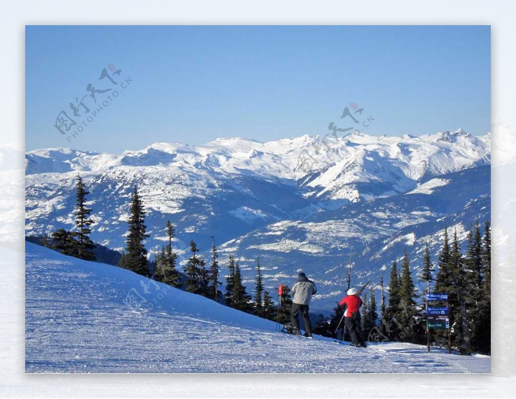 高山滑雪运动旅游PPT模板