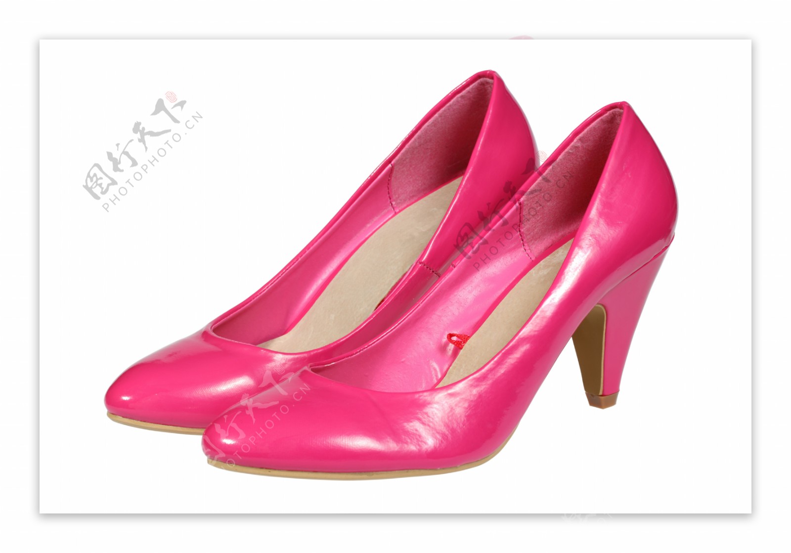 粉红色的女性的高跟鞋孤立在白色裁剪路径