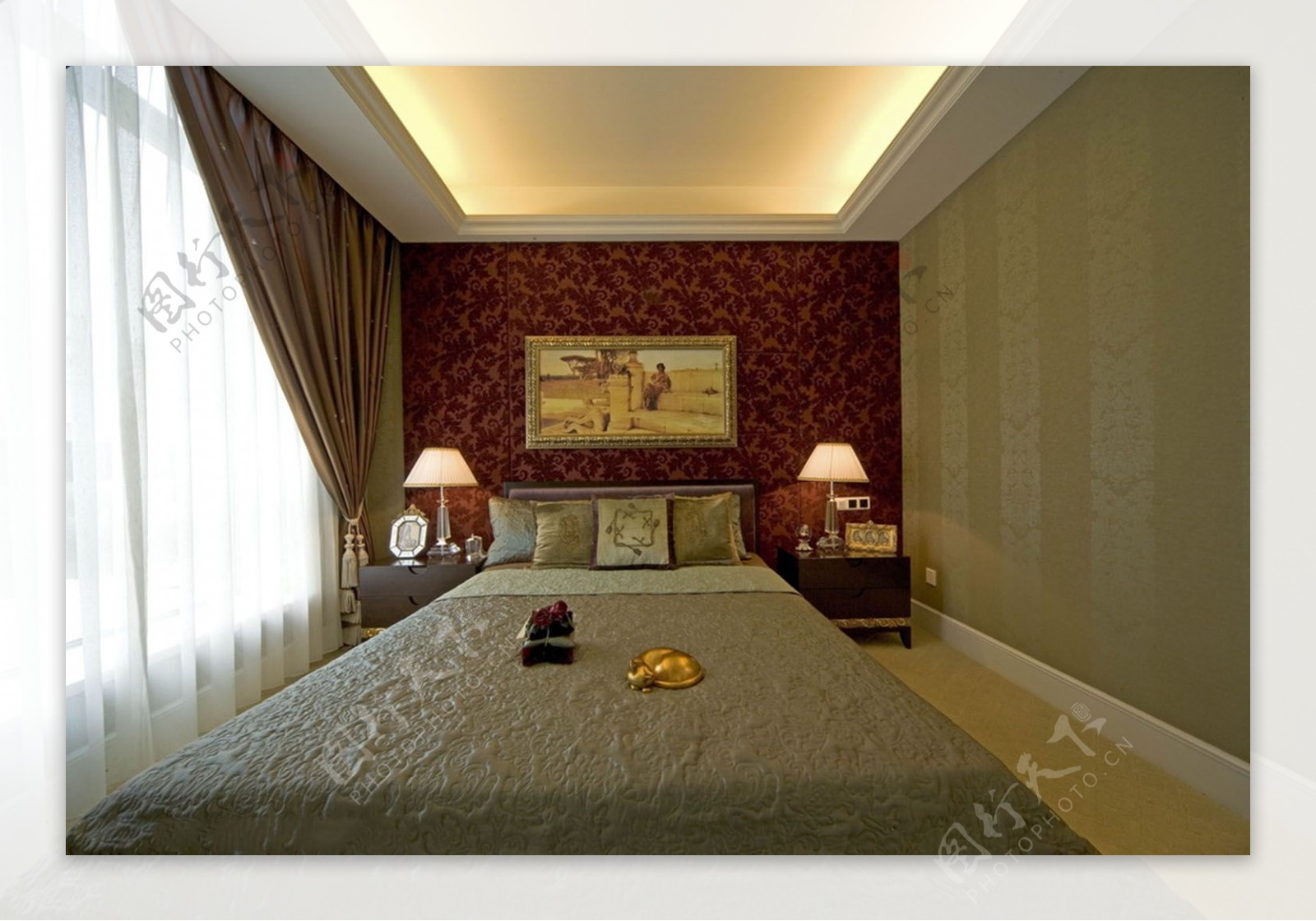 卧室装修效果图红色调古典与现代的完美融合设计_蛙客网viwik.com
