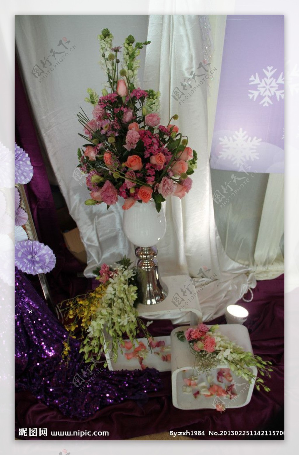 婚礼厅内花艺设计图片