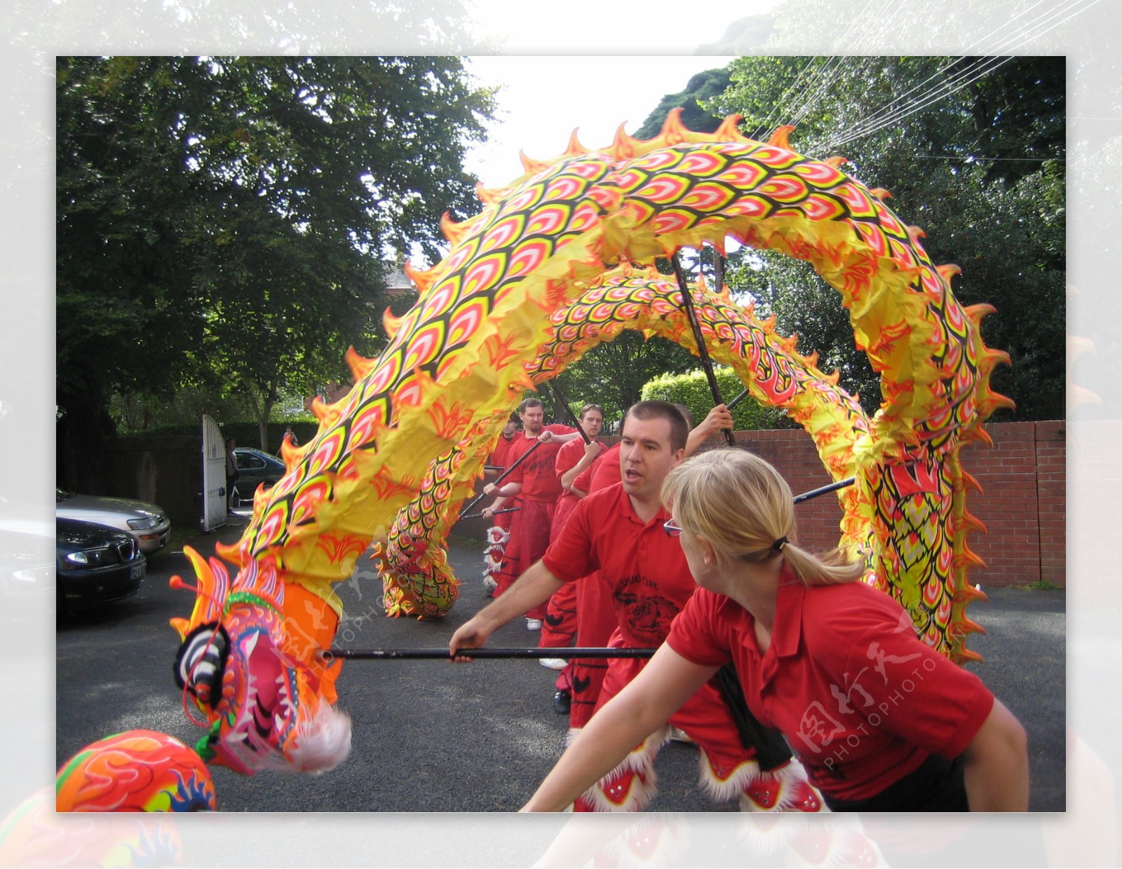 舞龙中国传统文化表演艺术瑰宝节庆外籍练习外国人图片