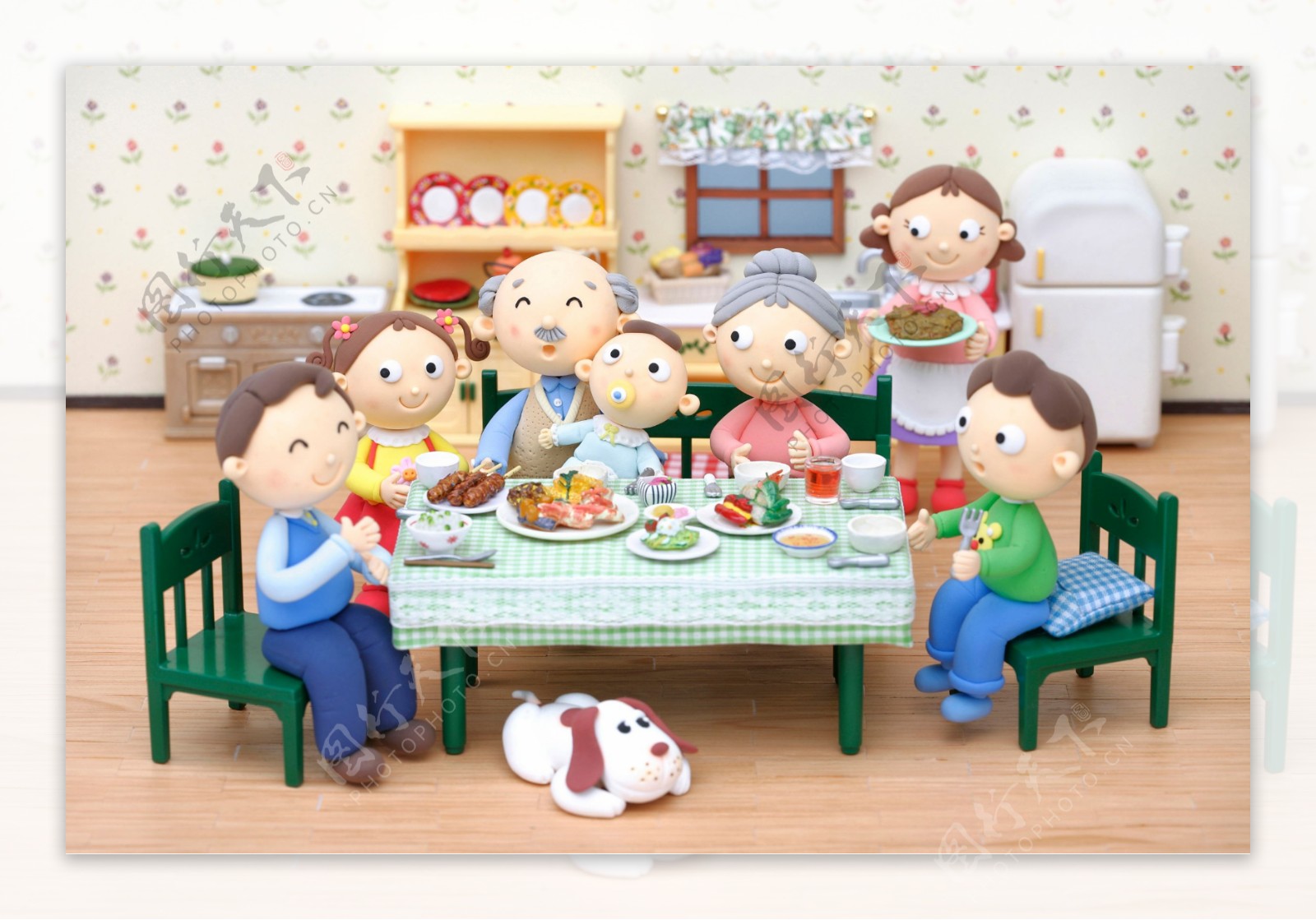 家庭聚餐图片