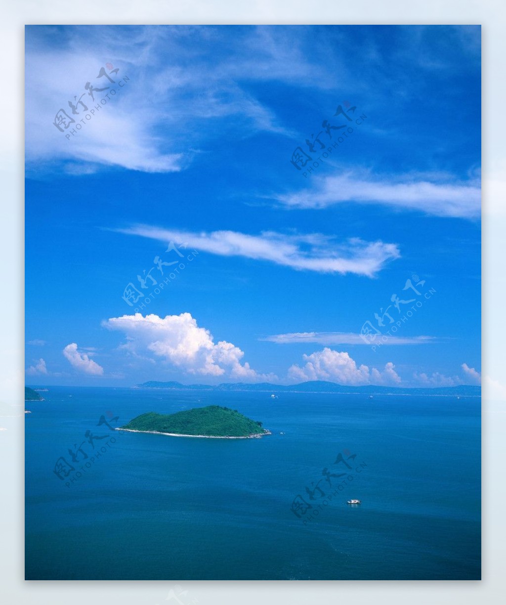 大海中的岛图片