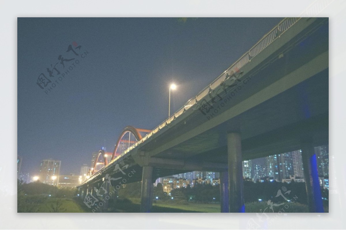 城市夜景深圳彩虹桥图片