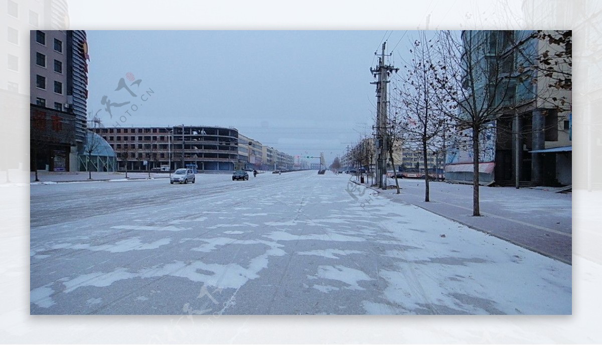 街上的薄雪图片