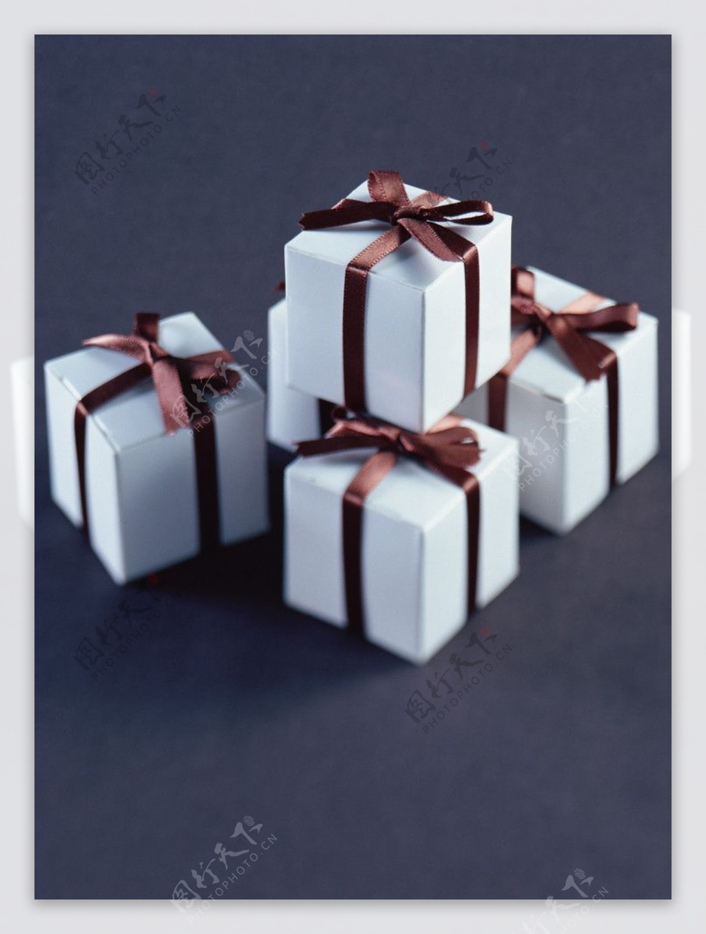 白色礼物盒图片