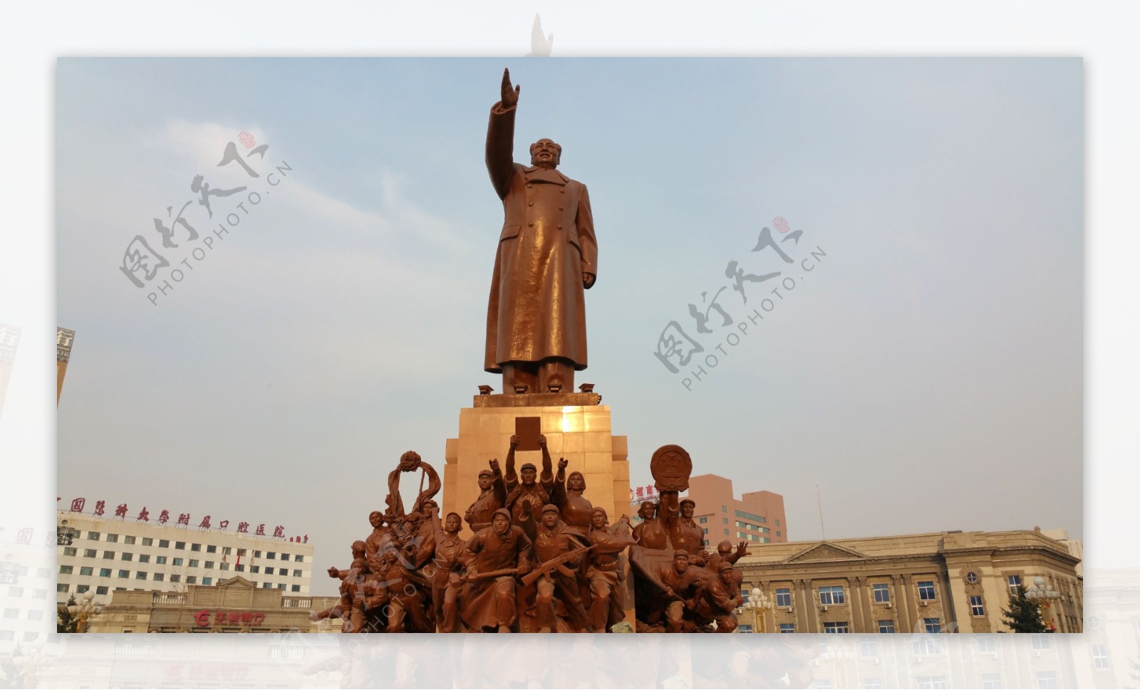 中山广场的毛主席塑像图片