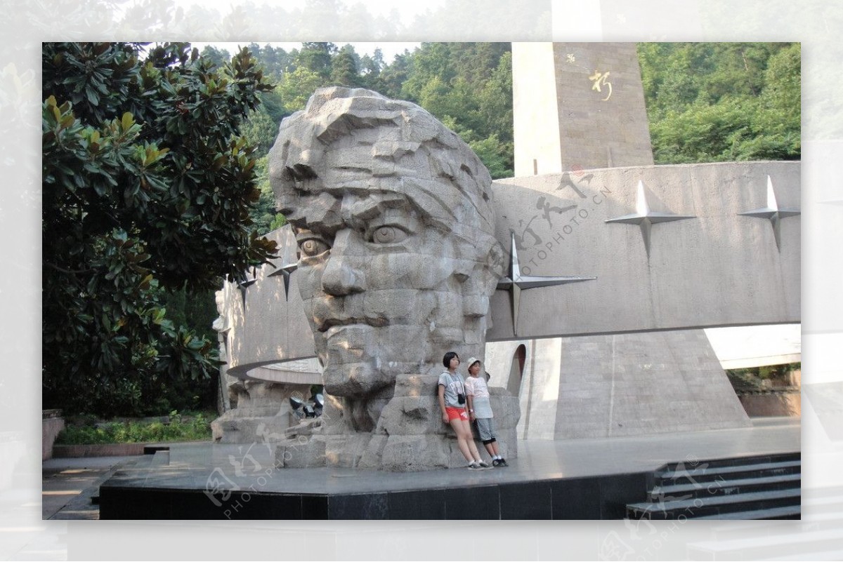 革命烈士纪念公园雕像图片