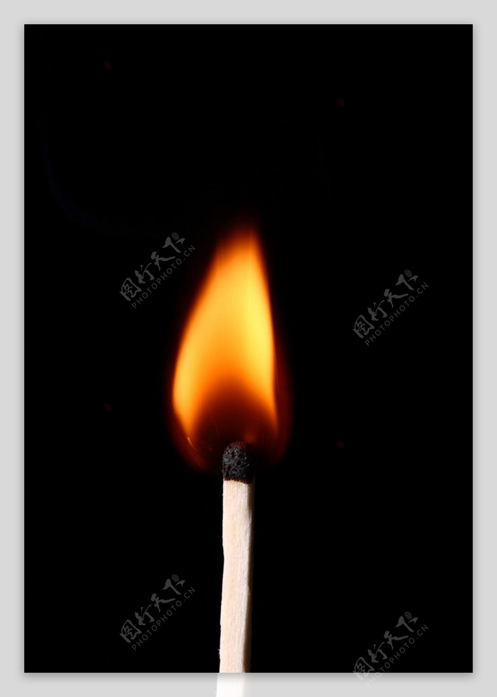燃烧的火柴图片