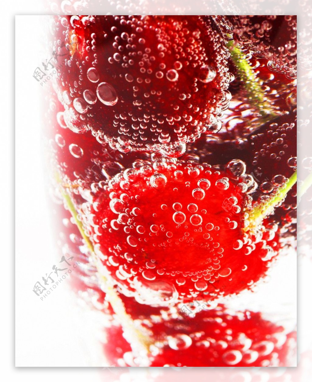 动感水珠水滴草莓图片