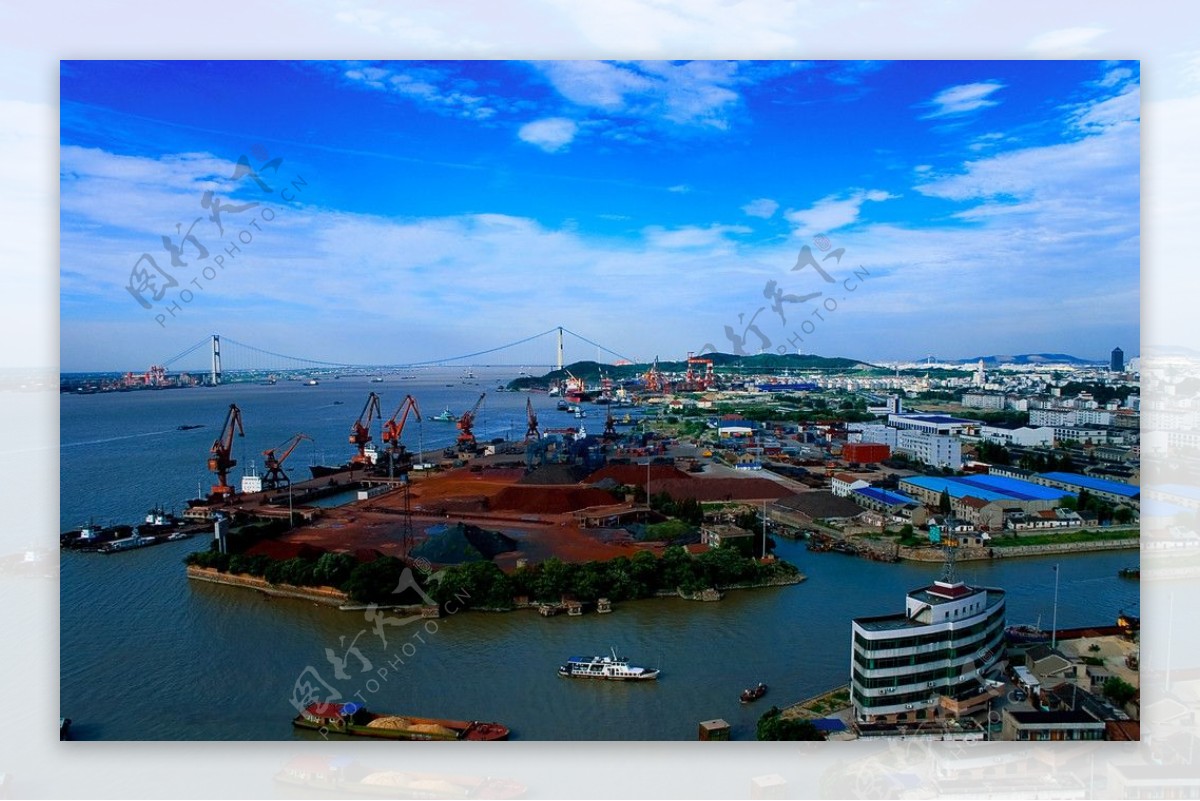 繁华的港口码头图片