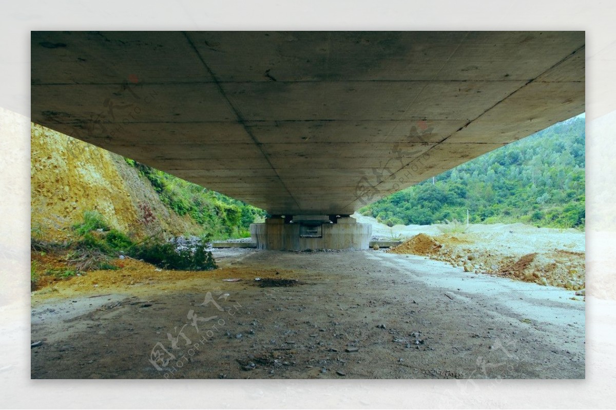 铁路建设高架雄风图片