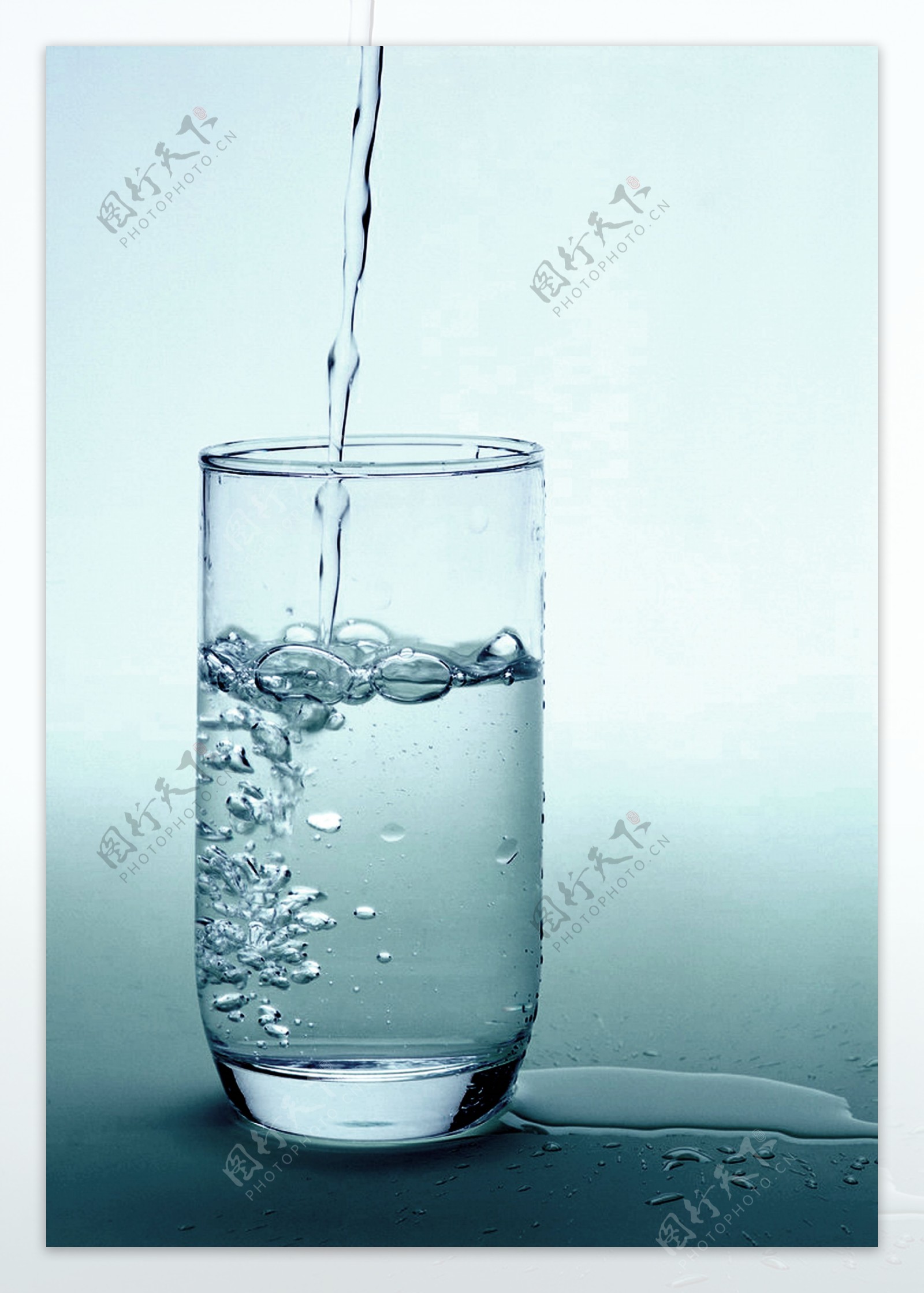透明玻璃杯amp清水水花气泡清凉饮料图片