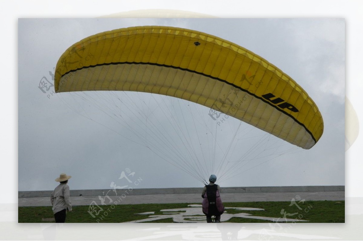 滑翔伞起伞000图片