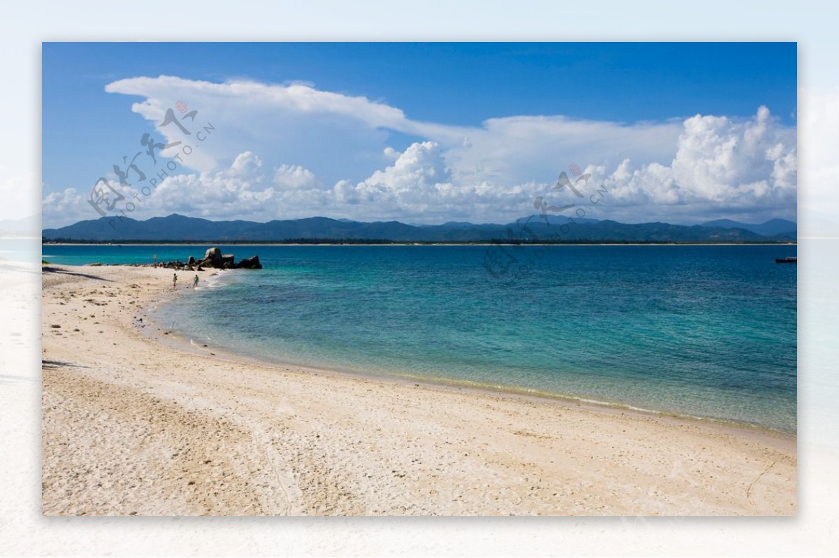 夏天沙滩海边图片