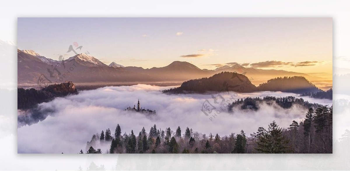 美景高山云雾缭绕云海图片