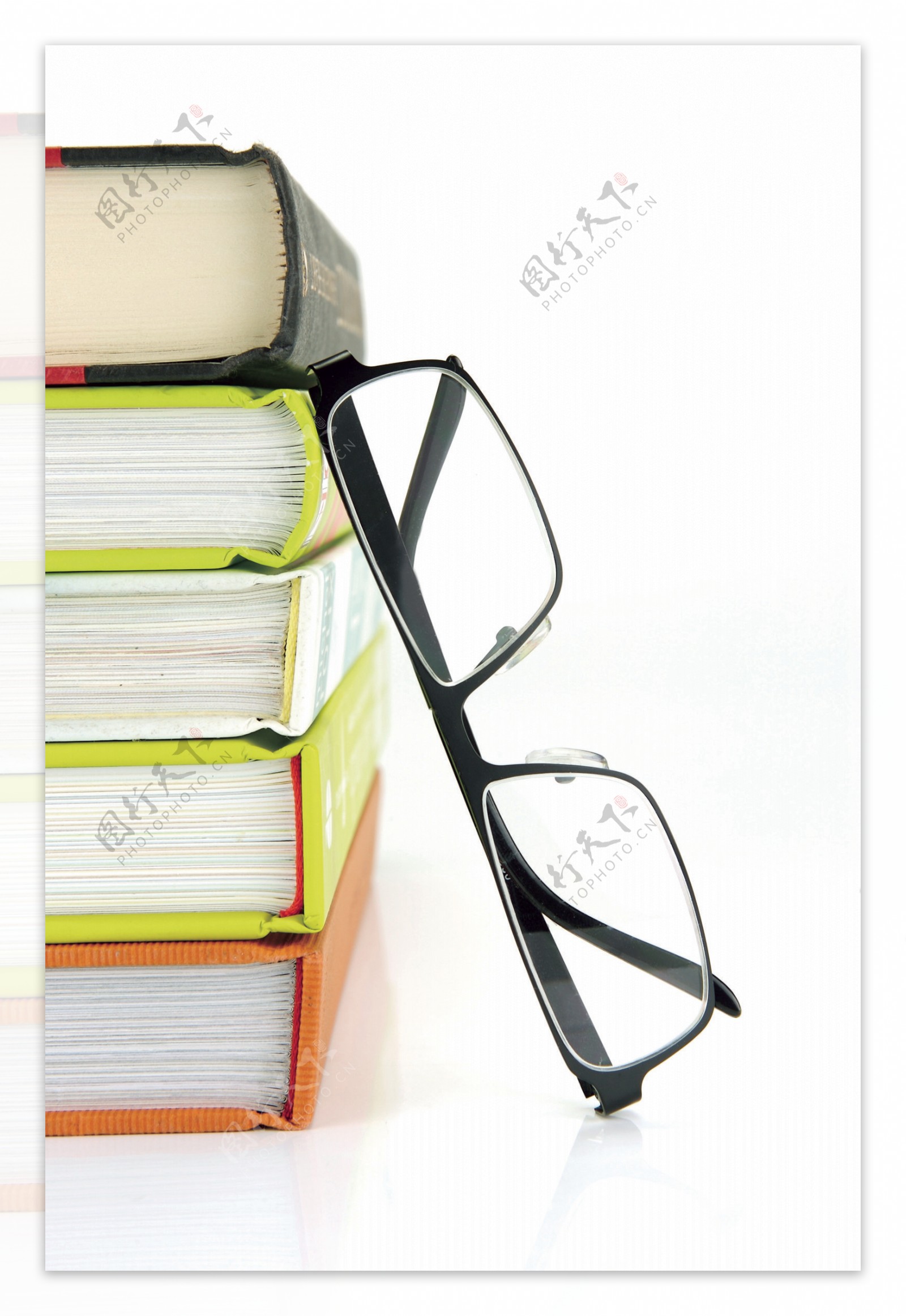 书和眼镜图片