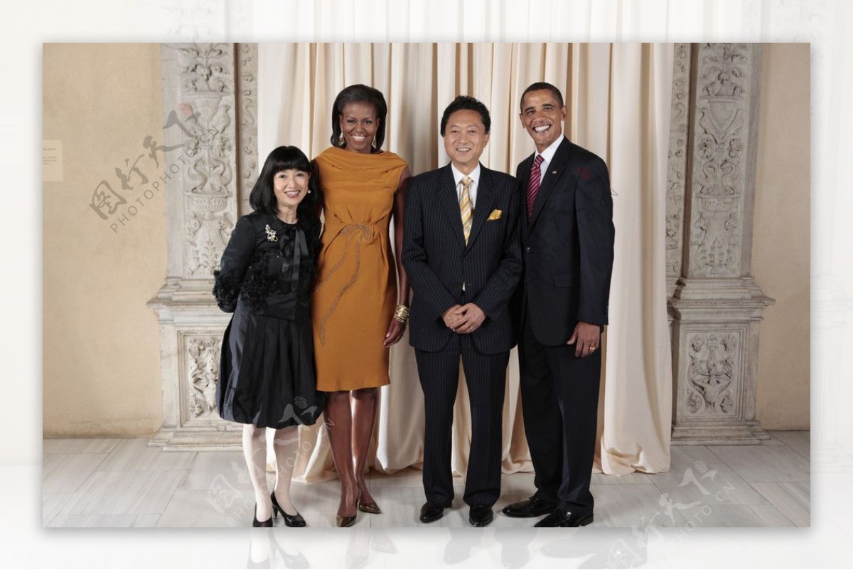 奥巴马总统夫妇与鸠山首相夫妇合影图片