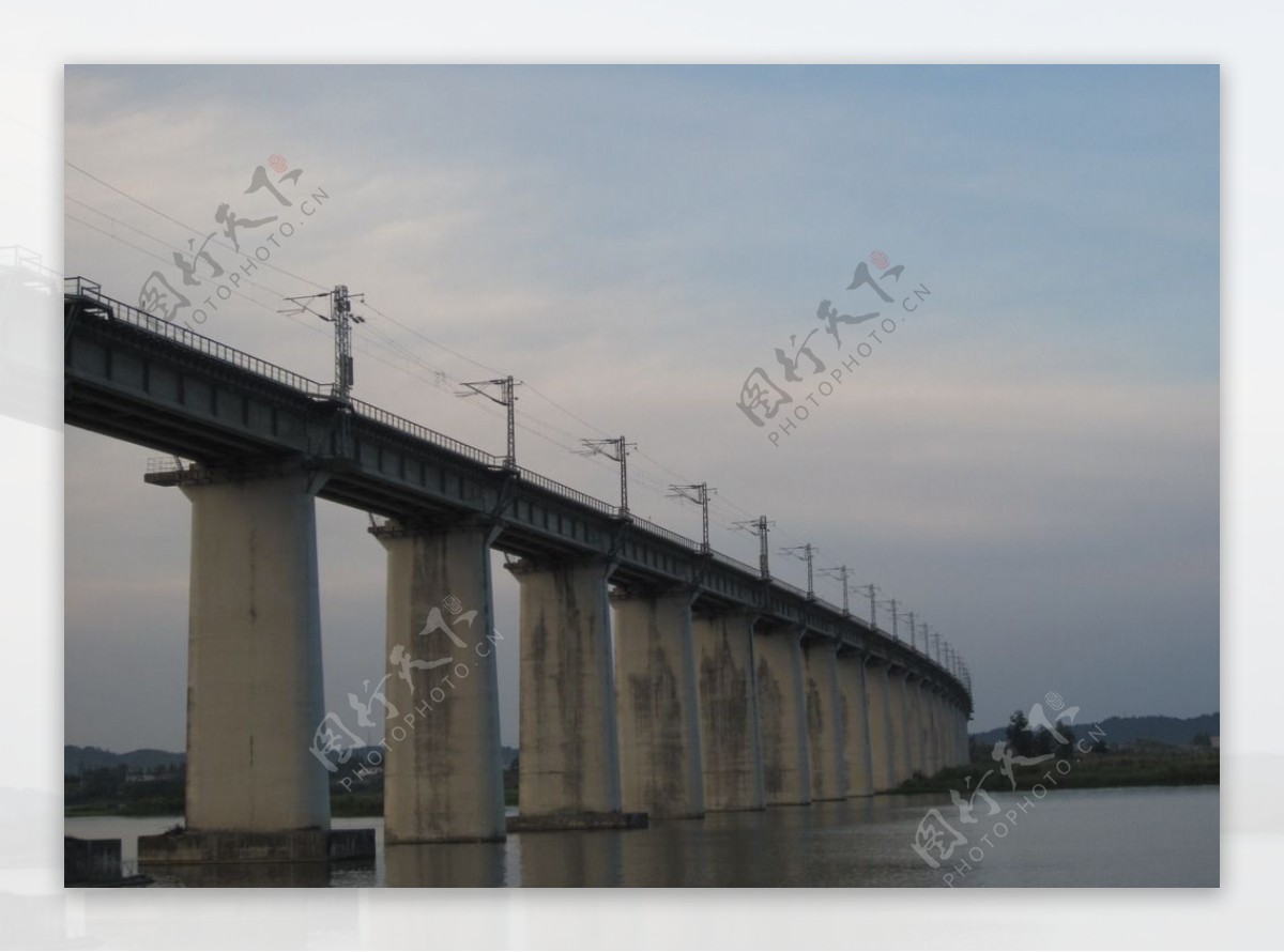 铁路桥图片