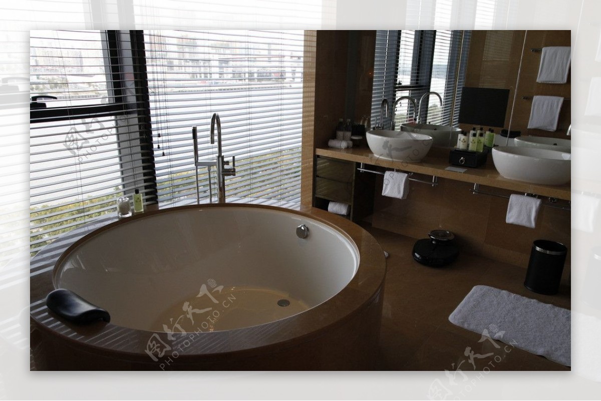 酒店的洗浴室图片