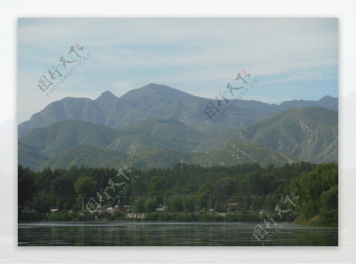 远山湖水风景图片