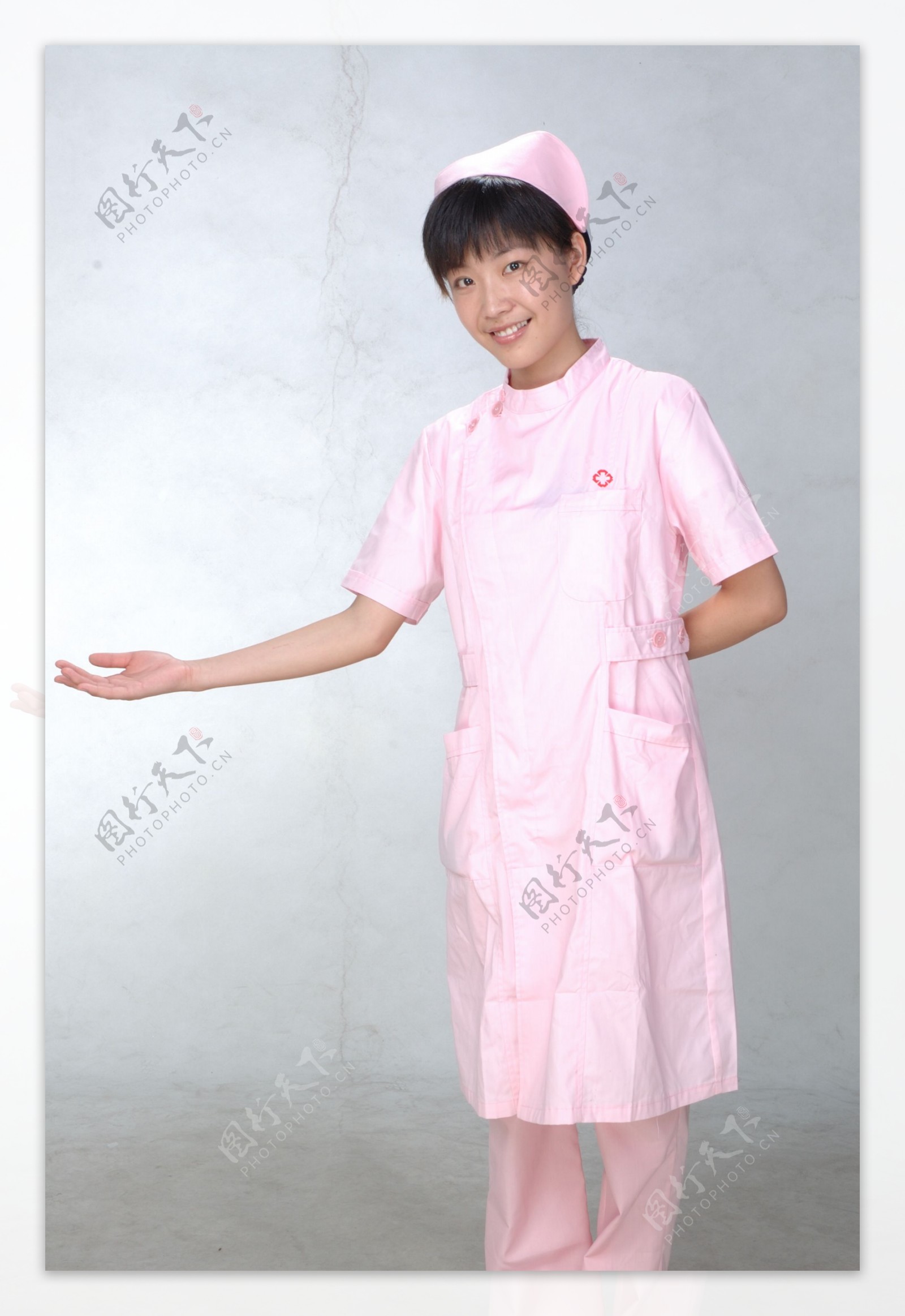 身穿粉色护士服 手拿文件夹的亚洲女孩_站酷海洛_正版图片_视频_字体_音乐素材交易平台_站酷旗下品牌