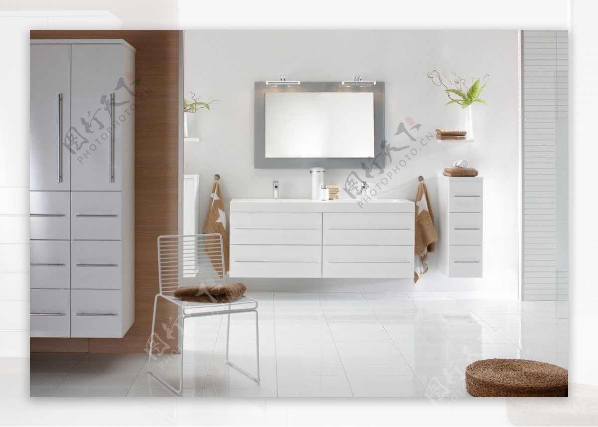 白色实木舒适浴室室内摄影图片
