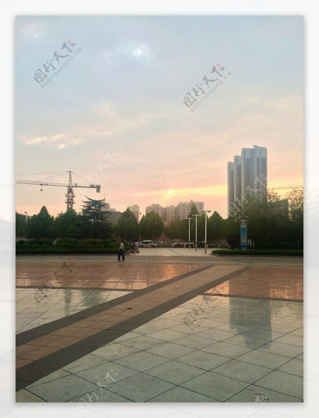 夕阳广场图片