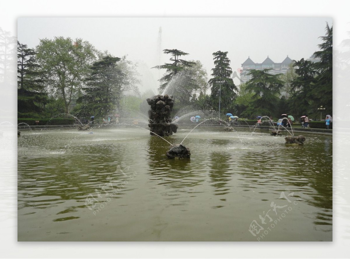 公园喷泉图片