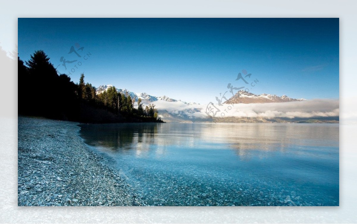 湖泊雪山美丽风光图片