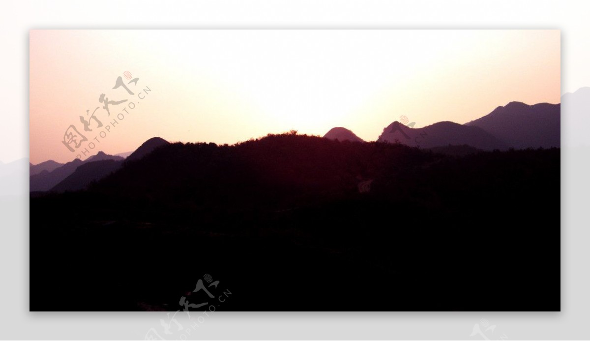 黄连林区的日落图片