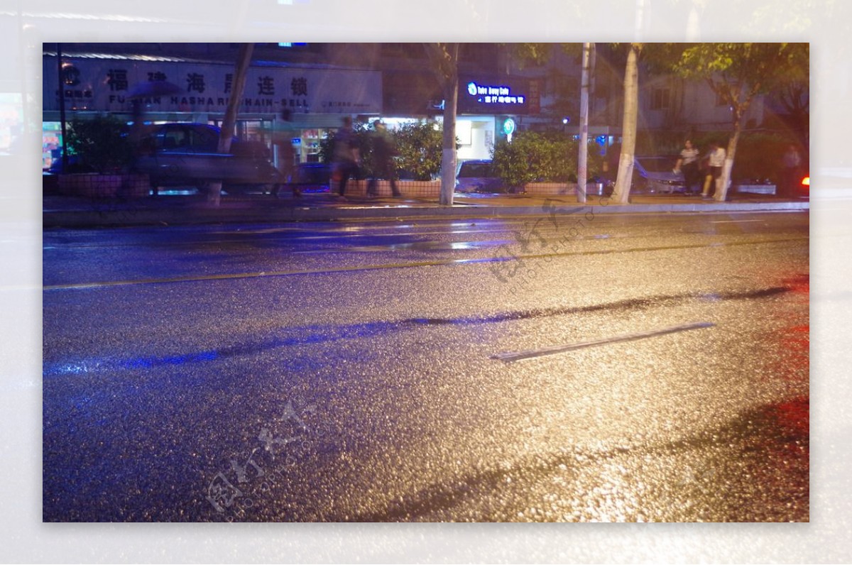 雨后街道图片