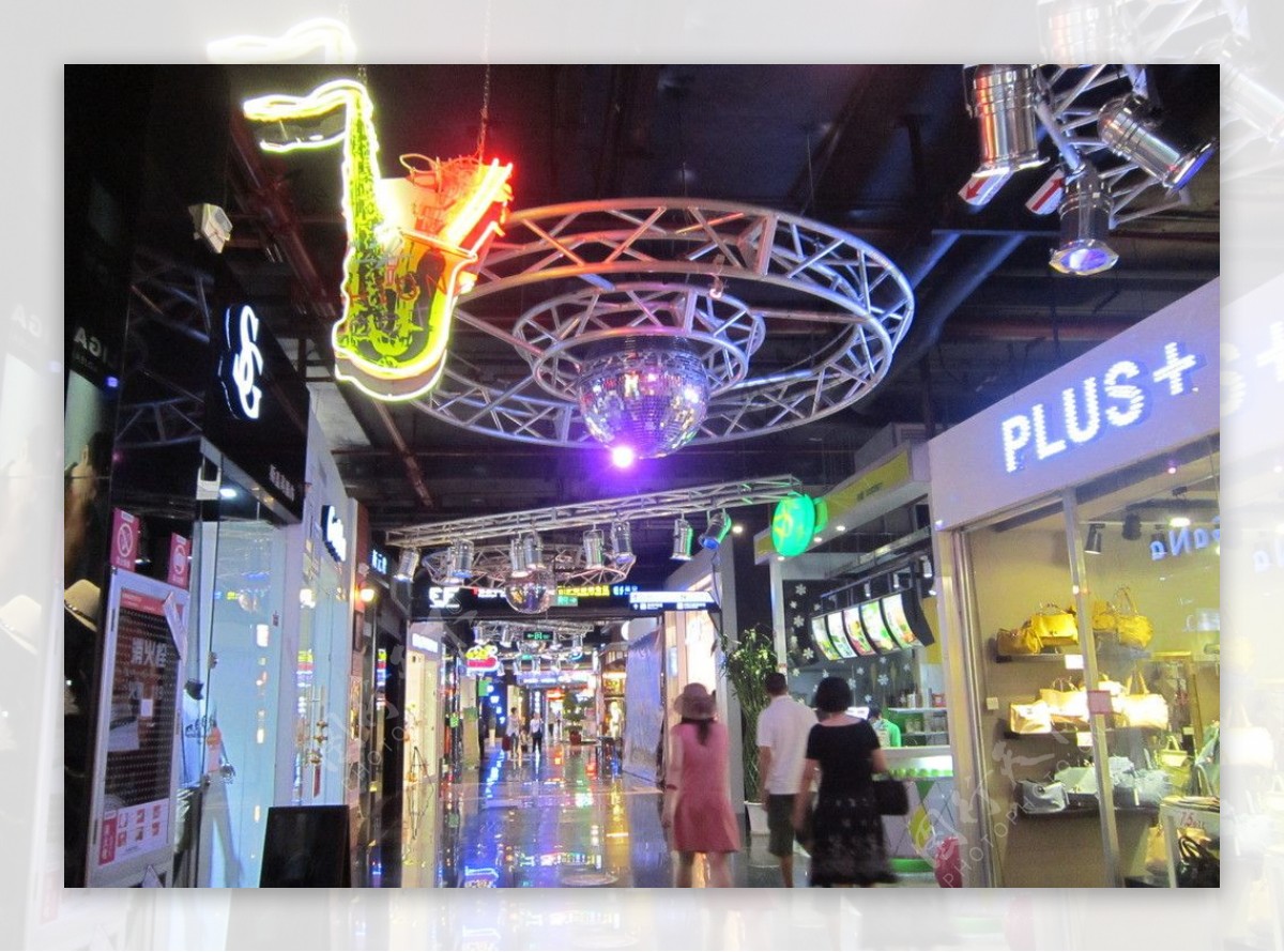 LED灯光购物街图片
