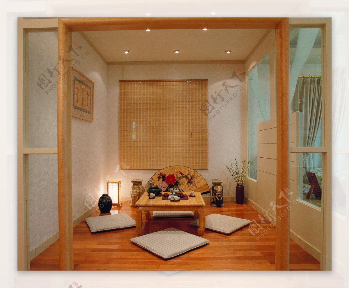 卧室自然木纹桌图片