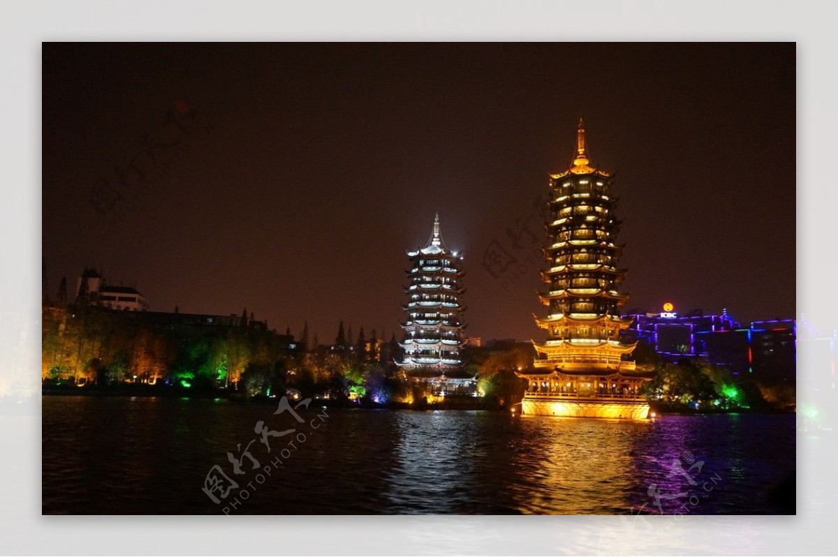 桂林双塔夜景图片