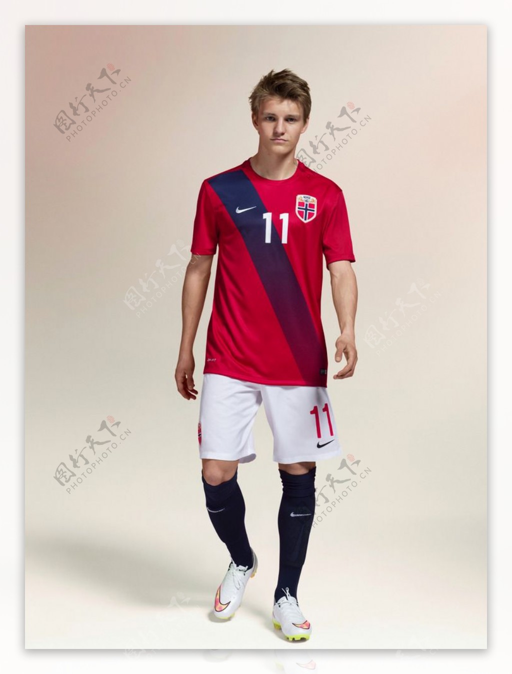 挪威国家足球队队服广告图片