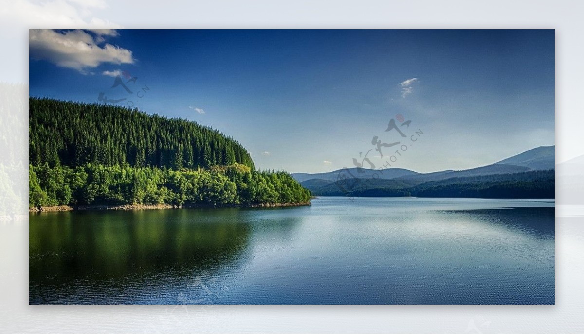 高山湖泊风景图片