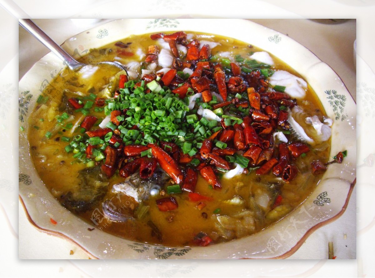 “小葱日食记”——川菜之首：酸菜鱼 - 哔哩哔哩