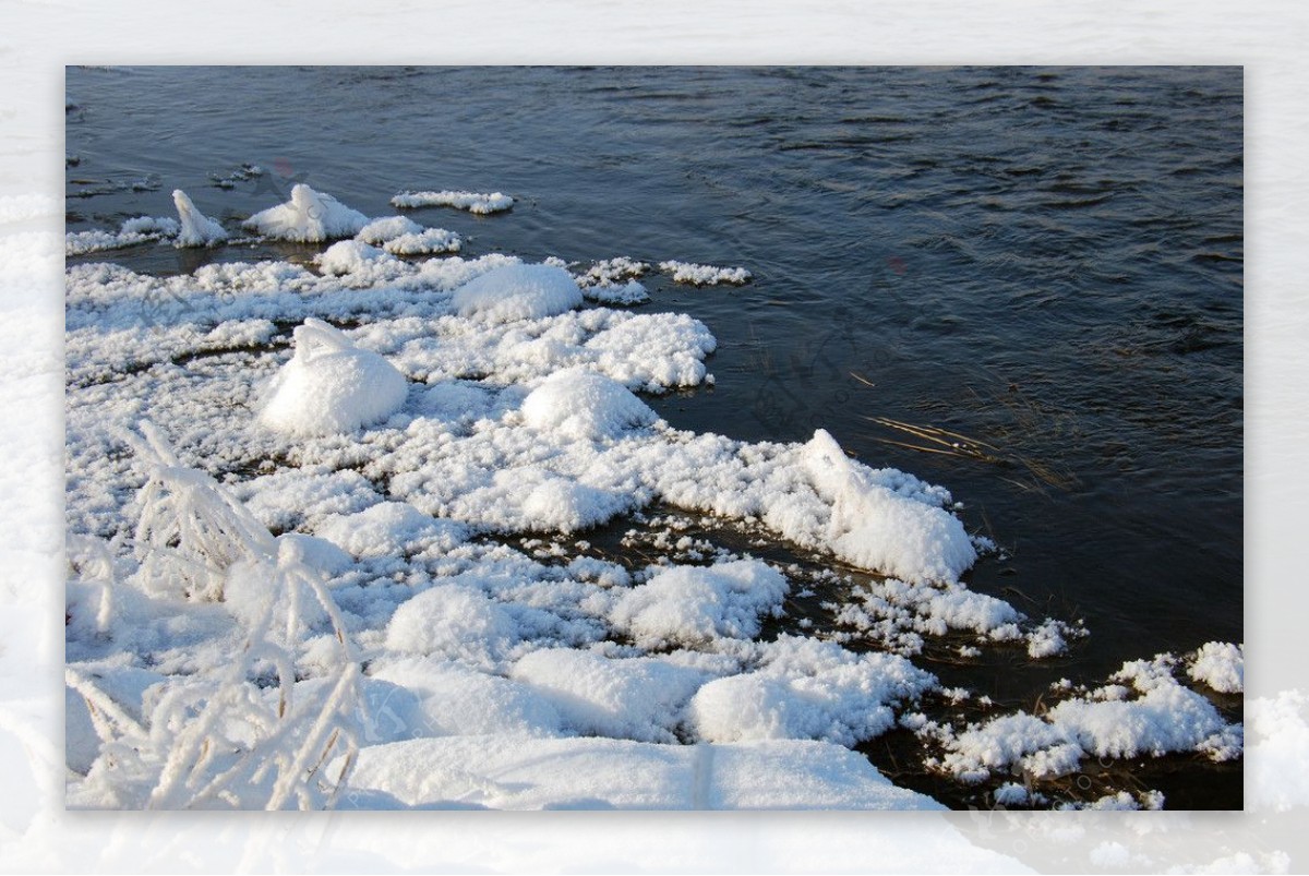 不冻河雪景图片