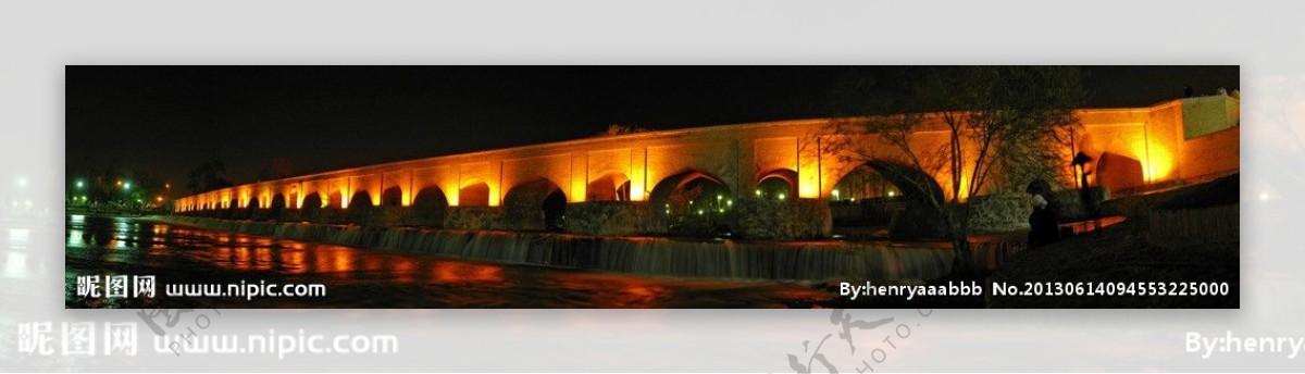 湖边大桥夜色图片
